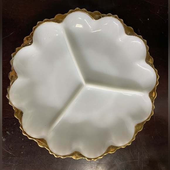 Matched pair of vintage Milkglass serving platters Anchor Hocking - Picture 2 of 8